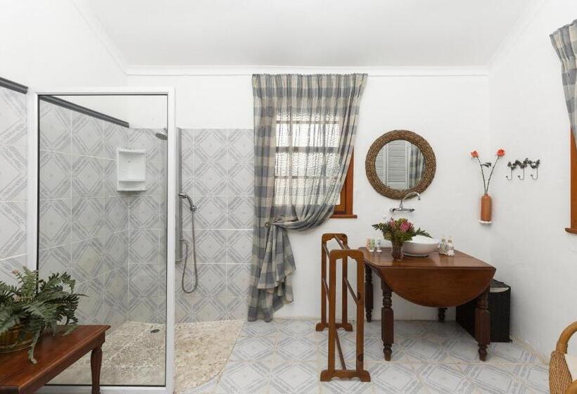 Bed and Breakfast Royston Hall Historical Guesthouse