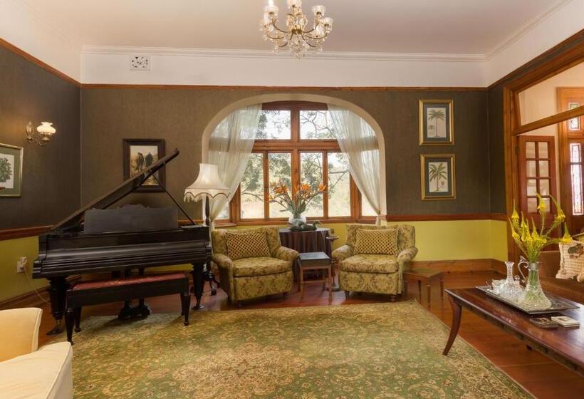 Bed and Breakfast Royston Hall Historical Guesthouse