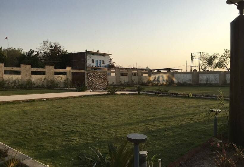 فندق Ratan Royal Inn