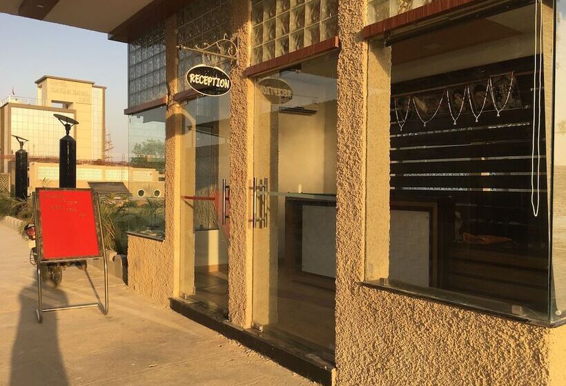 فندق Ratan Royal Inn