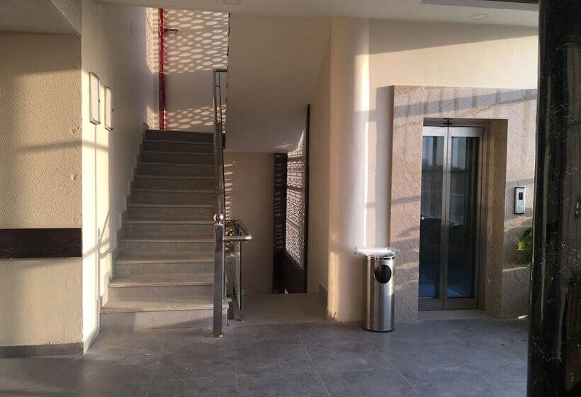 فندق Ratan Royal Inn