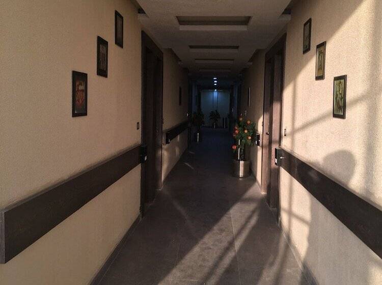 فندق Ratan Royal Inn