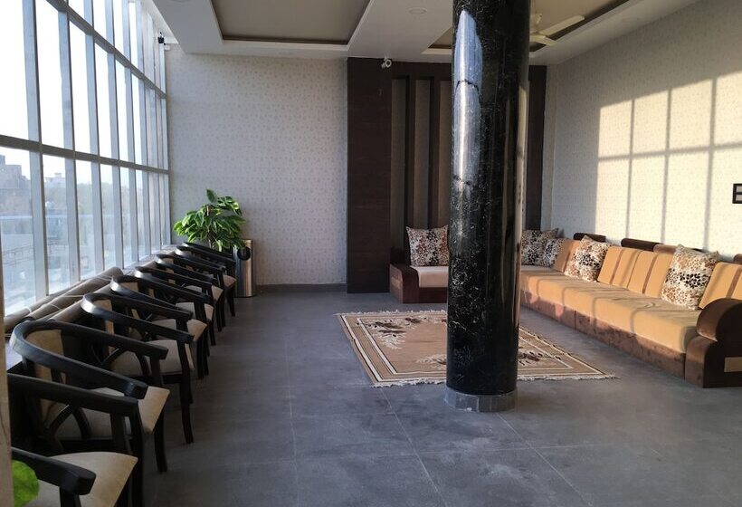 فندق Ratan Royal Inn