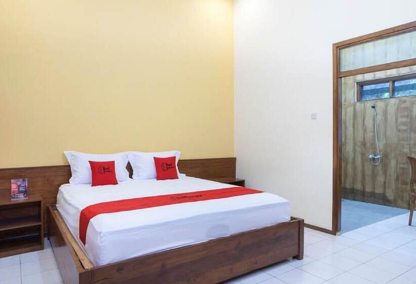 Hotel Reddoorz Near Baluran National Park