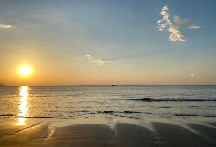 فندق Sangthong Andaman Resort
