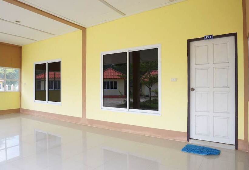 فندق Sangthong Andaman Resort