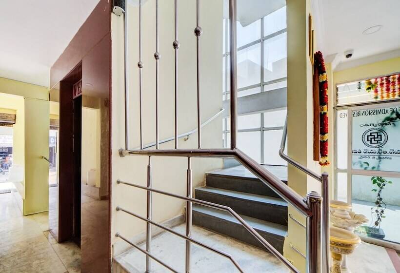 호텔 Srs Regency By Oyo Rooms