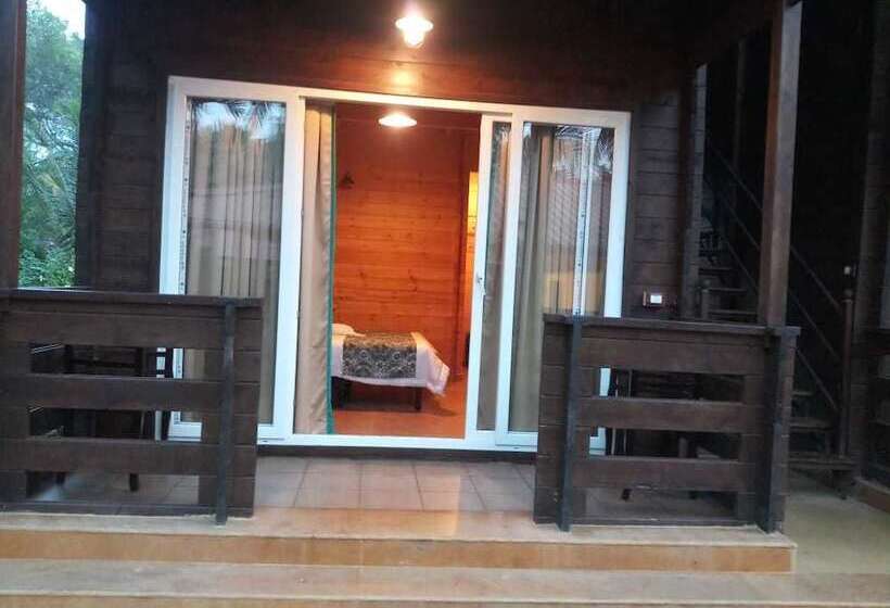 בית מלון כפרי Vinnca Woodvillas Beachfront Resort