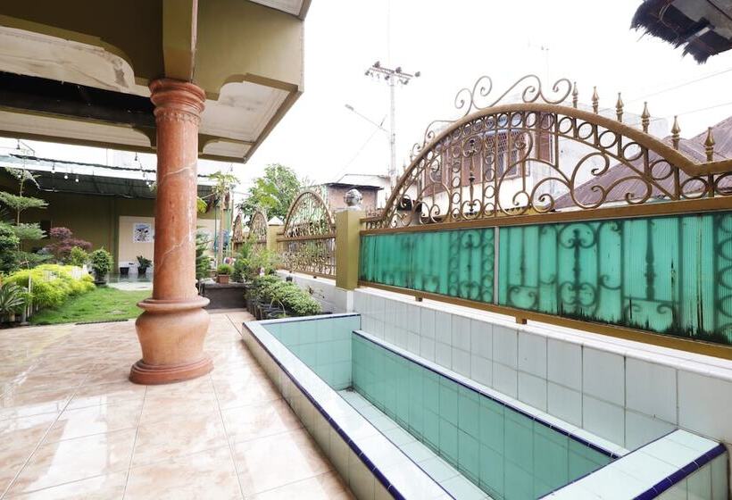 فندق Waroeng Transit & Depary Homestay