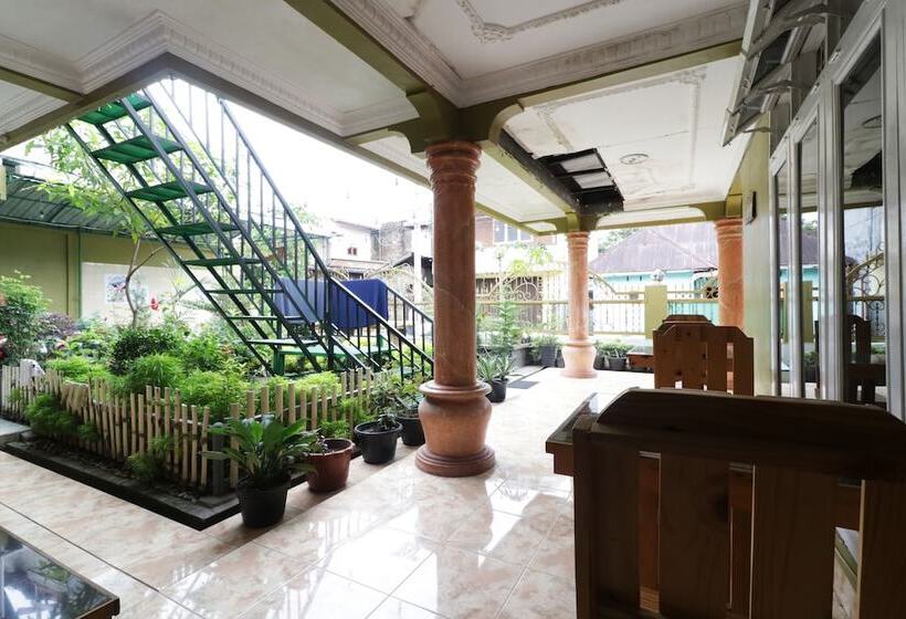 فندق Waroeng Transit & Depary Homestay