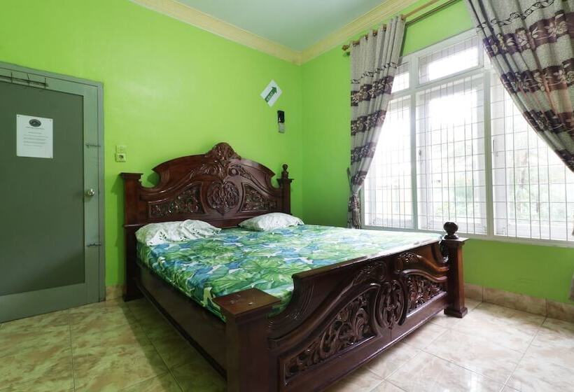 فندق Waroeng Transit & Depary Homestay