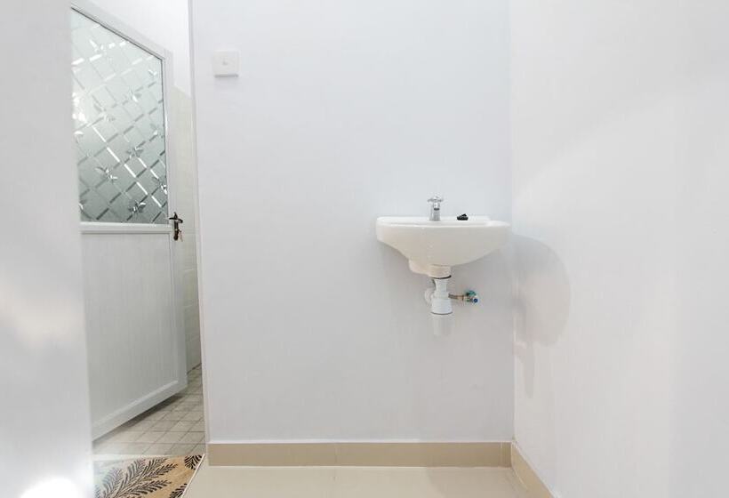 펜션 Two Made's Guest House