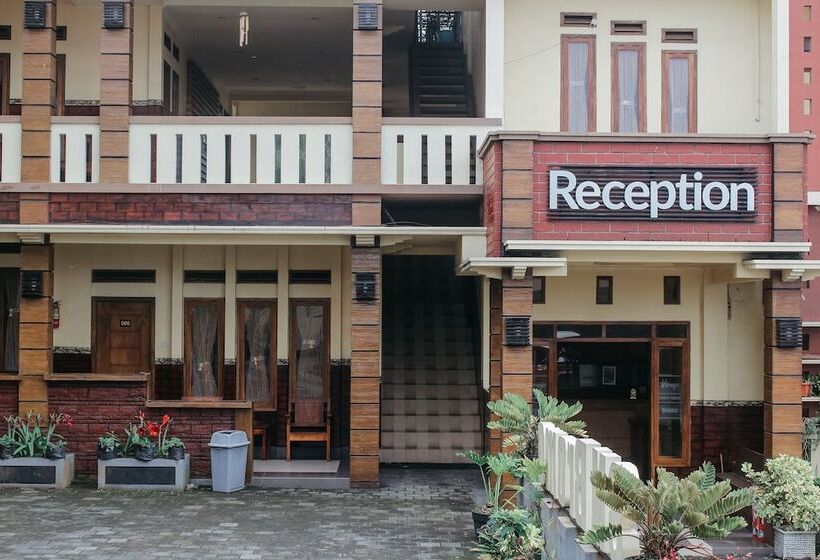 Yoschi S Hotel Bromo