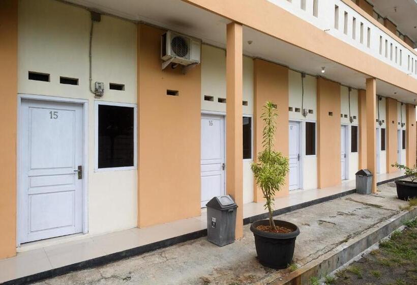 فندق صغير Reddoorz At Putri Syariah Brebes