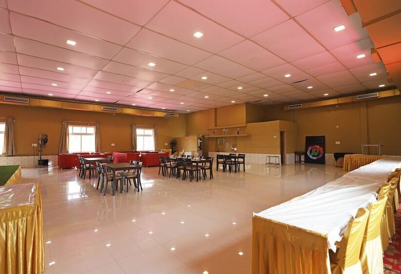 ホテル Blue Lotus Club And Resorts By Oyo Rooms