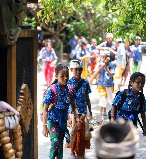 호텔 Kubu Kangin Resort