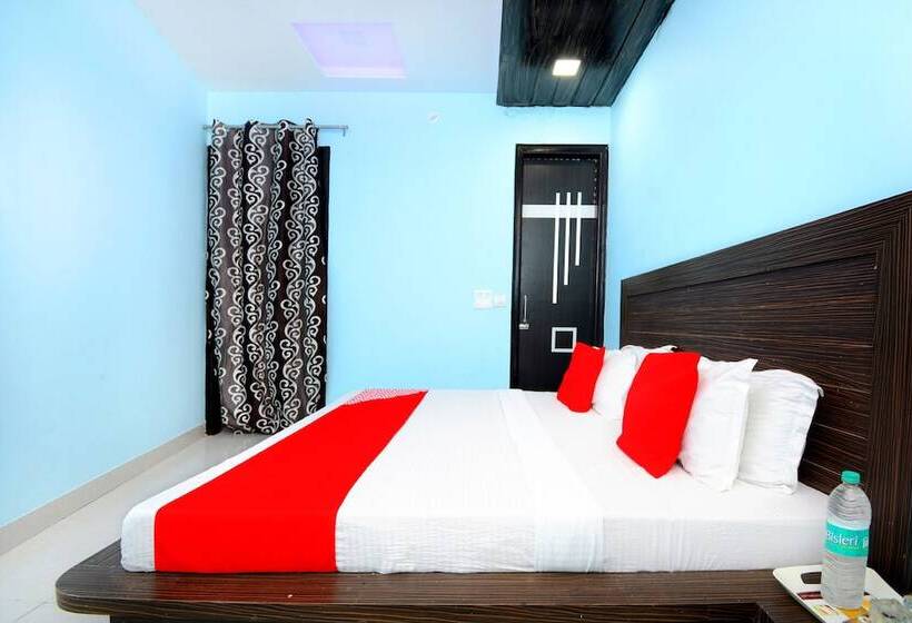 ホテル Royal Lifestyle By Oyo Rooms