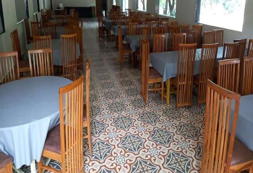 酒店 Van Vihar Farm & Resort