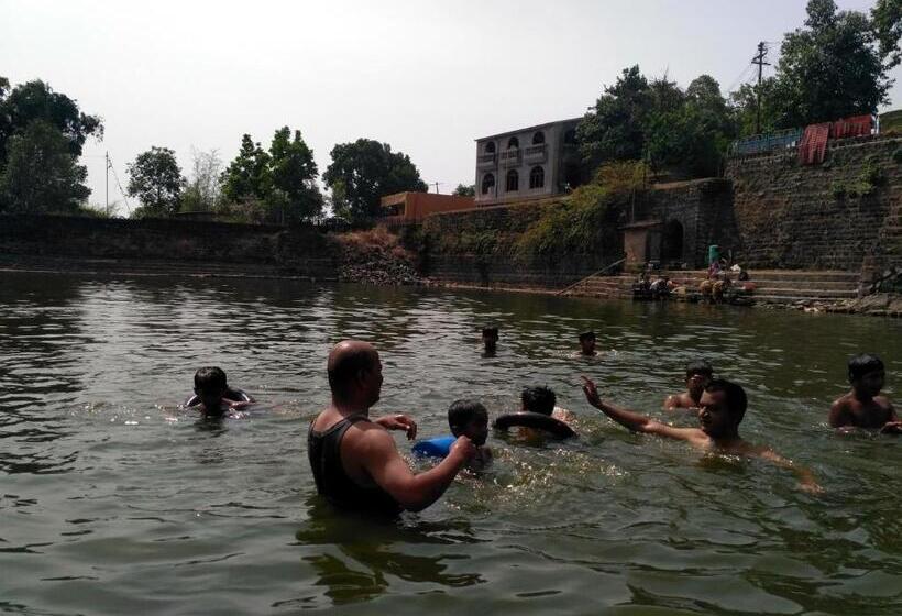 בית מלון כפרי Magadh ,in Fort Panhala