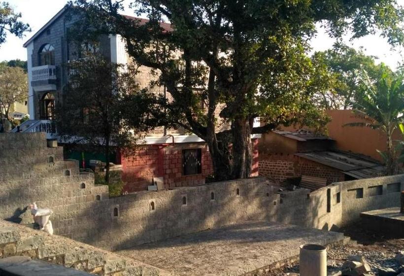 בית מלון כפרי Magadh ,in Fort Panhala