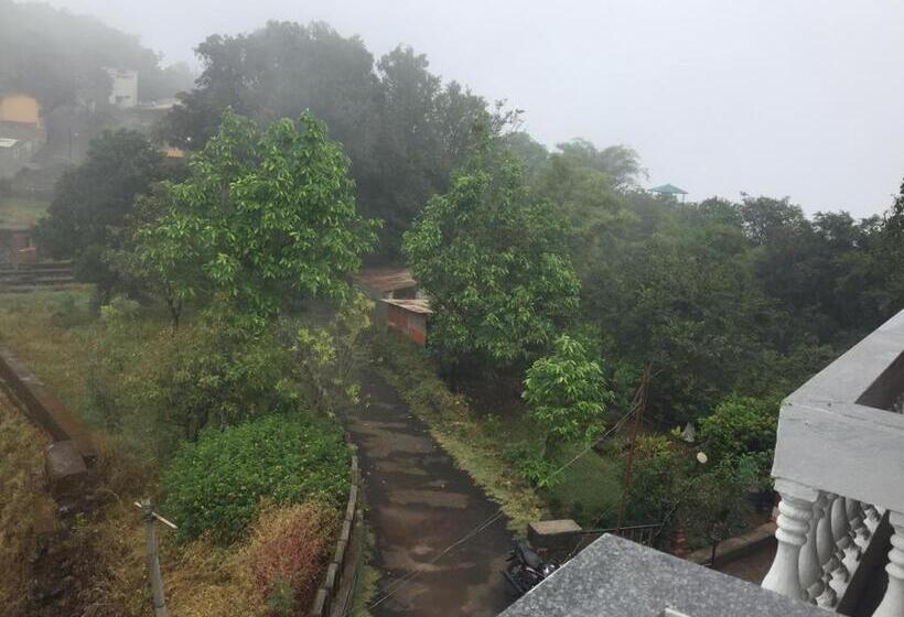 בית מלון כפרי Magadh ,in Fort Panhala