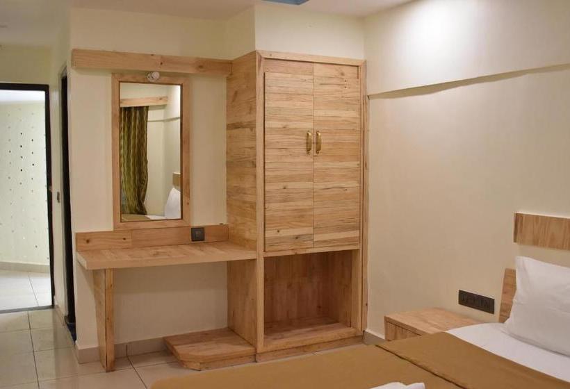 מוטל Riverside Inn