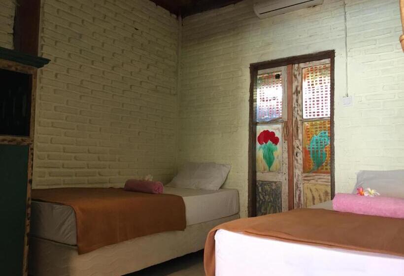 펜션 Medewi Secret Surfcamp