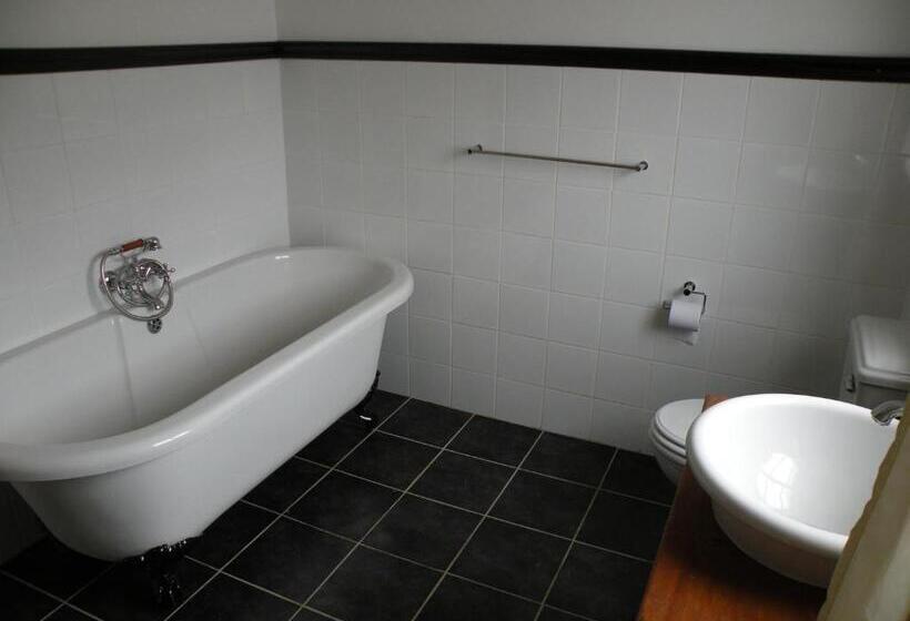 ペンション The Historic Pig And Whistle Inn