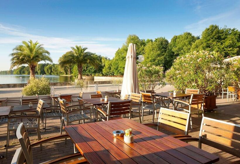 هتل Courtyard By Marriott Hannover Maschsee