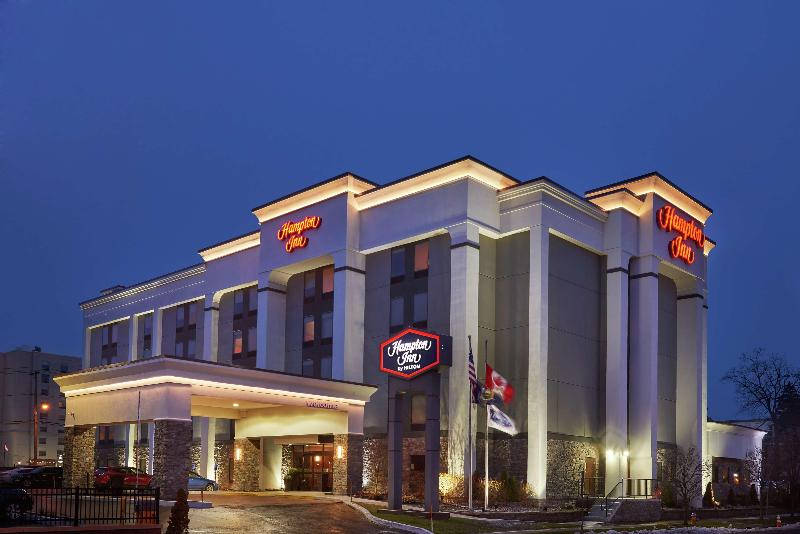 هتل Hampton Inn Niagara Falls