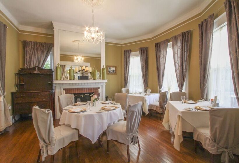 ホテル Burke Manor Inn & Pavilion