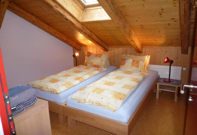 بنسيون Esthers Guesthouse