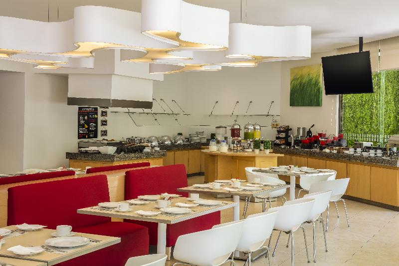 Отель Fiesta Inn Guadalajara Expo