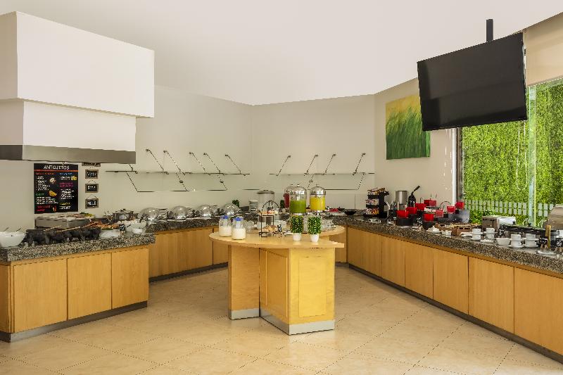 Отель Fiesta Inn Guadalajara Expo