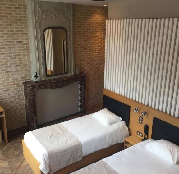 ホテル Hôtel   Restaurant Au Tonnelier