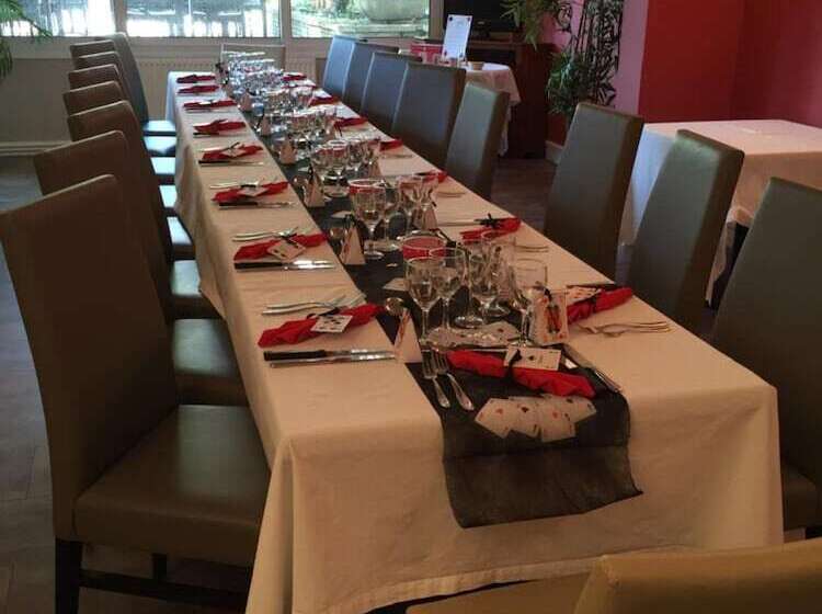 ホテル Hôtel Restaurant La Boule D'or