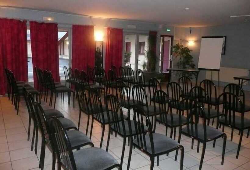 בית מלון כפרי Logis Hôtel   Les Paturelles