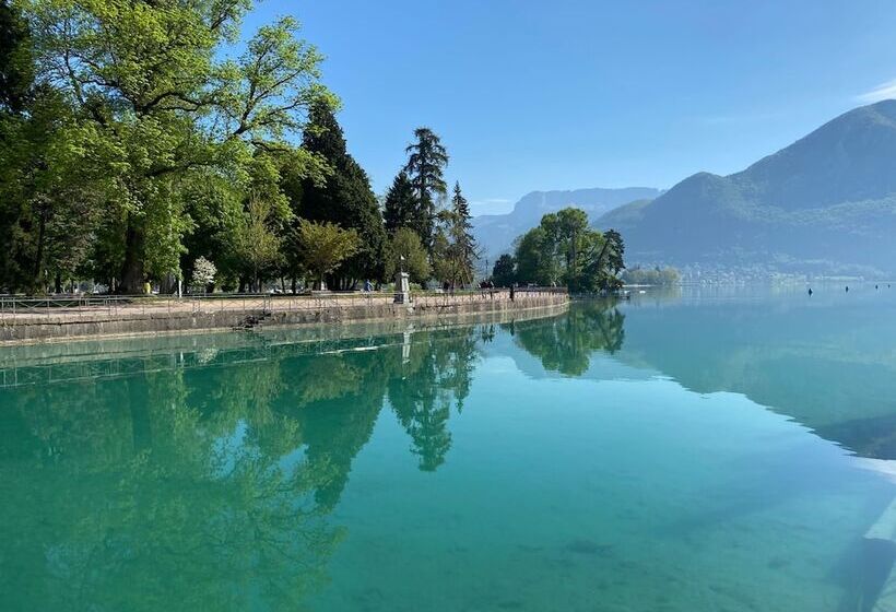 Отель Logis Hôtel Annecy Nord / Argonay