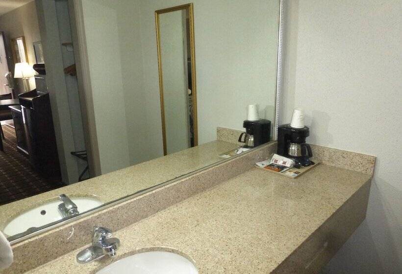 בית מלון כפרי Red Roof Inn Evergreen