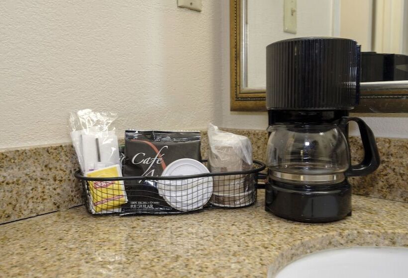 בית מלון כפרי Red Roof Inn Evergreen