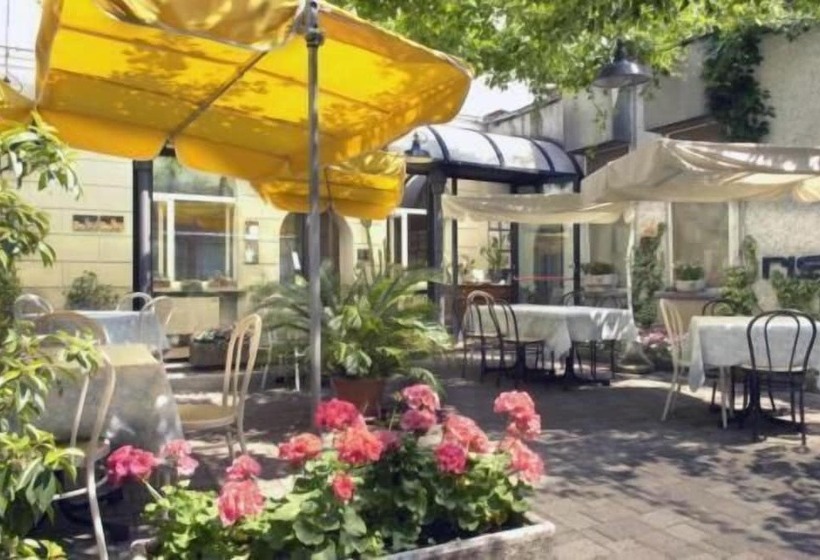 Отель Albergo Ristorante Della Torre