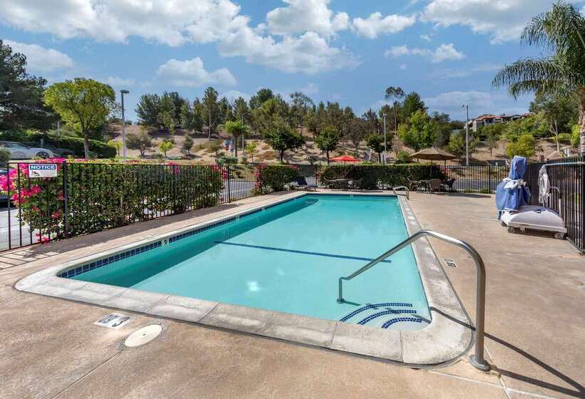 酒店 Comfort Suites Near Six Flags Magic Mountain