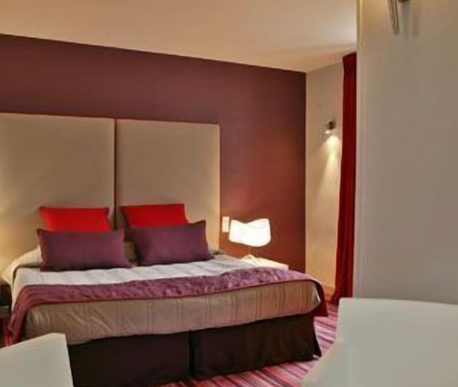 هتل Hostellerie Du Passeur   Hôtel & Restaurant   Climatisation Et Piscine Chauffée