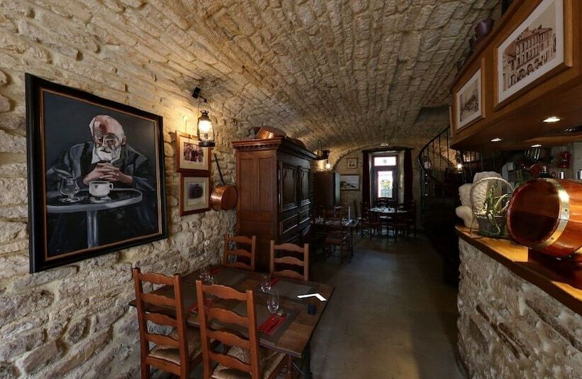 Отель Hostellerie Saint Martin  Logis Hôtel Et Restaurant