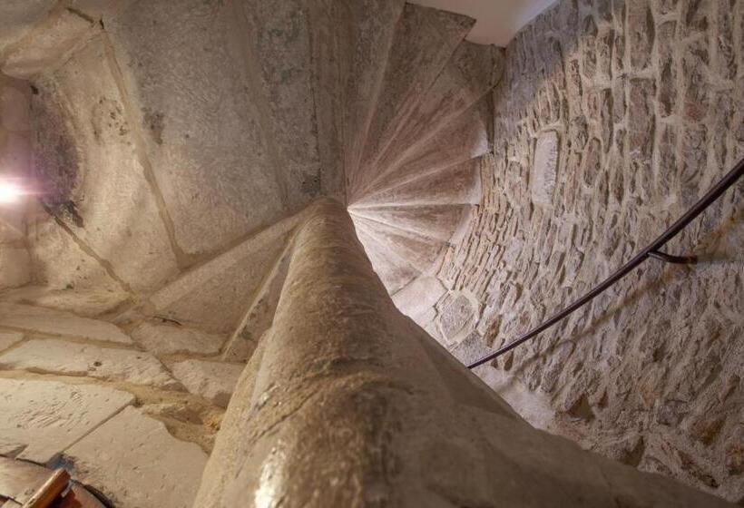 هتل Hôtel Restaurant Des Remparts