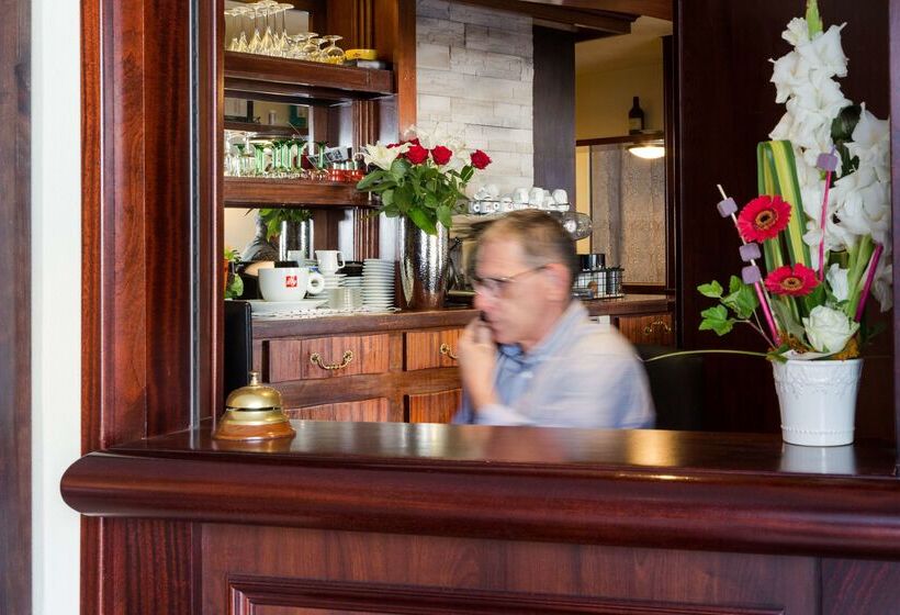 בית מלון כפרי Hôtel Restaurant Du Château