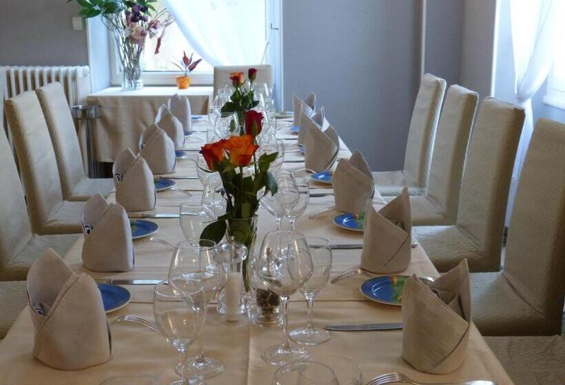 ホテル Hôtel Restaurant Le Relais