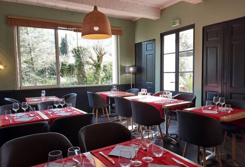 ホテル Hôtel Restaurant Notre Dame