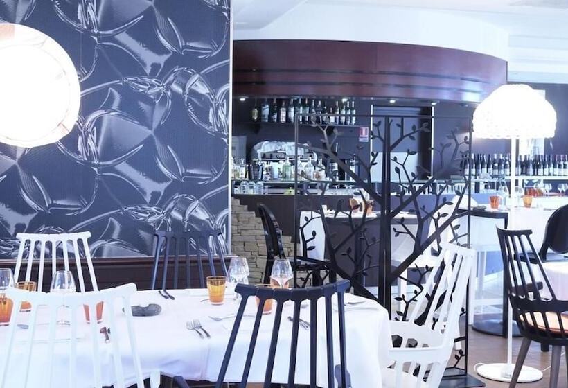 فندق Logis Auberge De La Foret