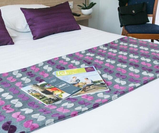 هتل Logis Auberge De La Rose